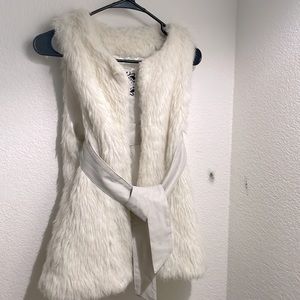 Faux fur Vest with pockets and belt